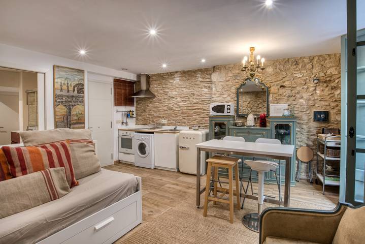 Apartamento entero, Apartamento "Old Side Girona one" con balcón, Wi-Fi y aire acondicionado in Gerona, Gironés