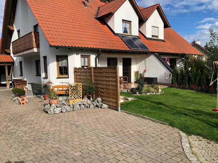 Ferienwohnung für 8 Personen, mit Balkon und Terrasse sowie Garten und Sauna in Augsburg und Umgebung