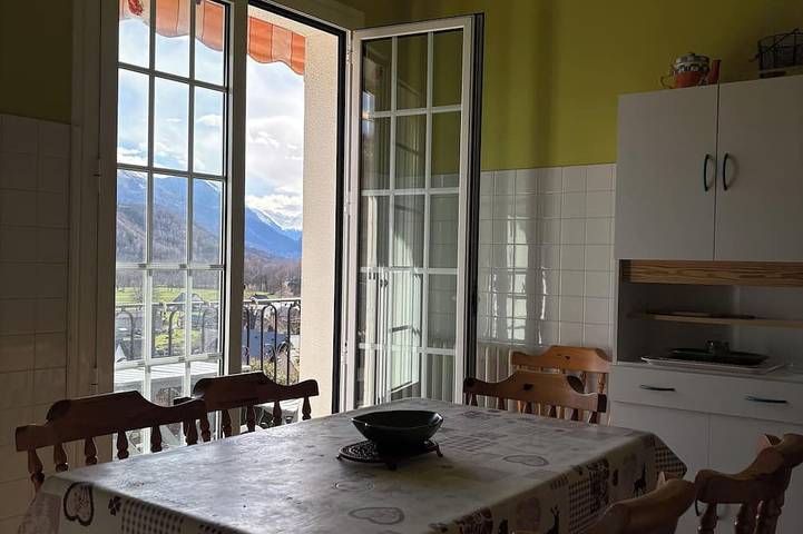 Villa avec piscine face aux montagnes. in Ayzac-Ost, Pyrénées