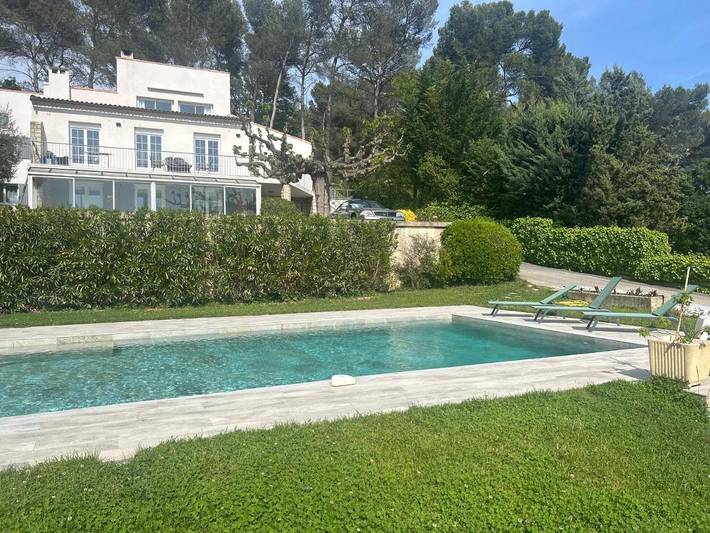 Pension voor 6 personen, with Terras and Tuin as well as Zwembad and Uitzicht in Aix-en-Provence