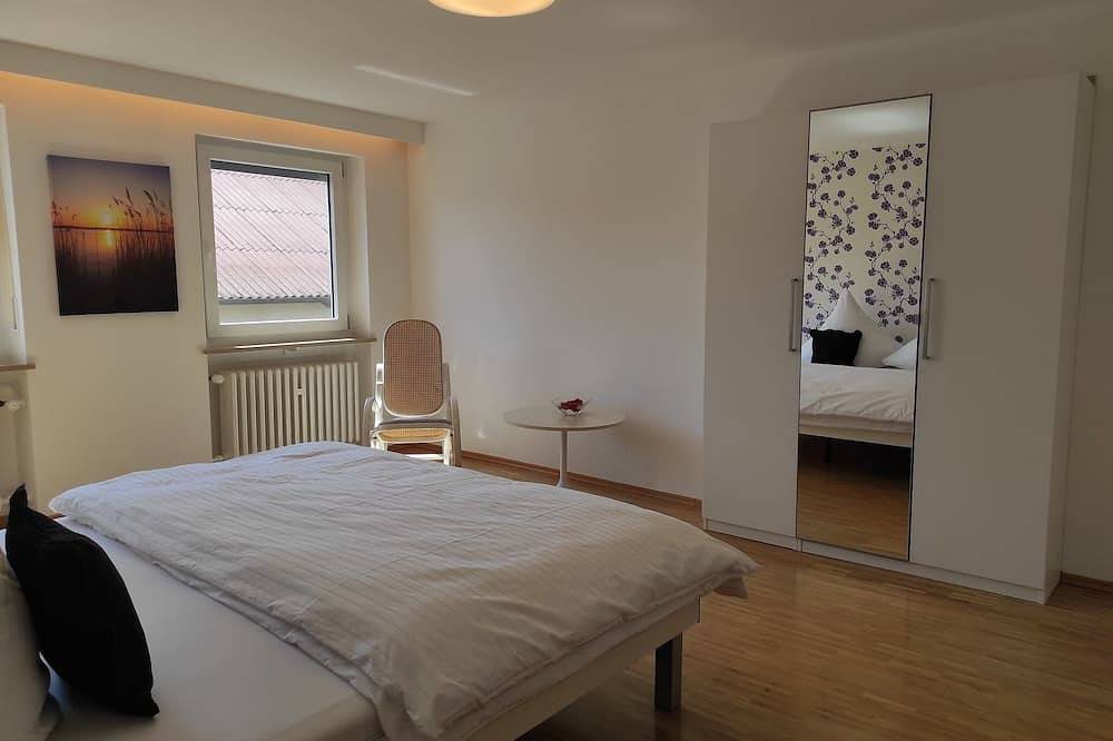 Ganze Wohnung, Gemütliche Ferienwohnung (85qm) mit Balkon für bis zu 4 Personen in Wiesenbronn, Fränkisches Weinland