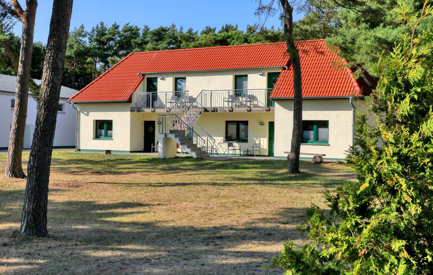 Ganze Ferienwohnung, Gemütliche Wohnung im Erdgeschoss mit WiFi, TV und Parkplatz 300 m vom Strand entfernt in Juliusruh, Rügen
