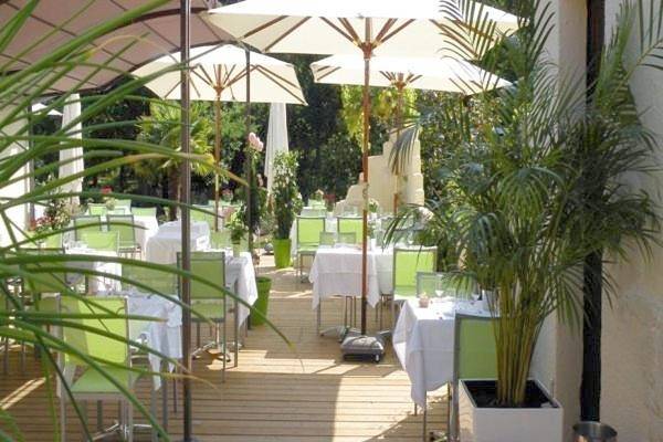 Hôtel, avec Terrasse et Jardin ainsi que Bassin pour enfant et Piscine