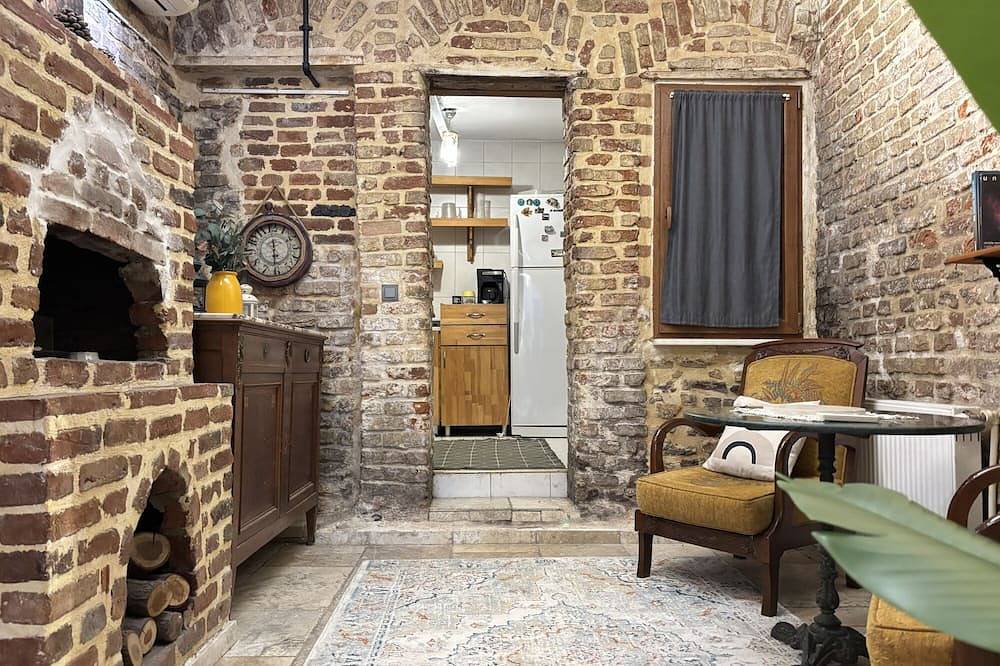 Unique 5Br Art House in Balat w/ Garden in Balat, Istanbul