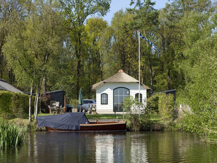 Ruhiger Aufenthalt am See für 4 Gäste in Sint Nicolaasga, Ijsselmeer