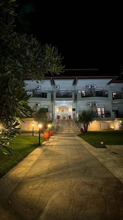 Location de vacances pour 2 personnes, avec jardin ainsi que balcon et vue dans Stavros - 2