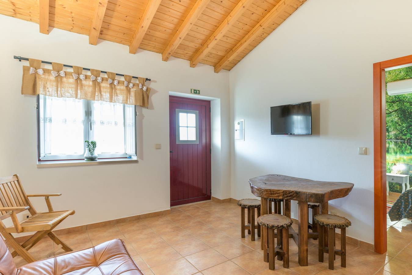 Apartamento inteiro, Casa de férias 'Casa Da Maria Valtina' com vista para a montanha, Wi-Fi e ar condicionado in São Luís, Costa Alentejana