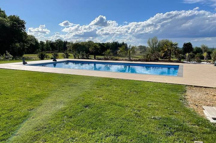 Location de vacances pour 8 personnes, avec Jacuzzi ainsi que Terrasse et Jardin à Mauzac-et-Grand-Castang