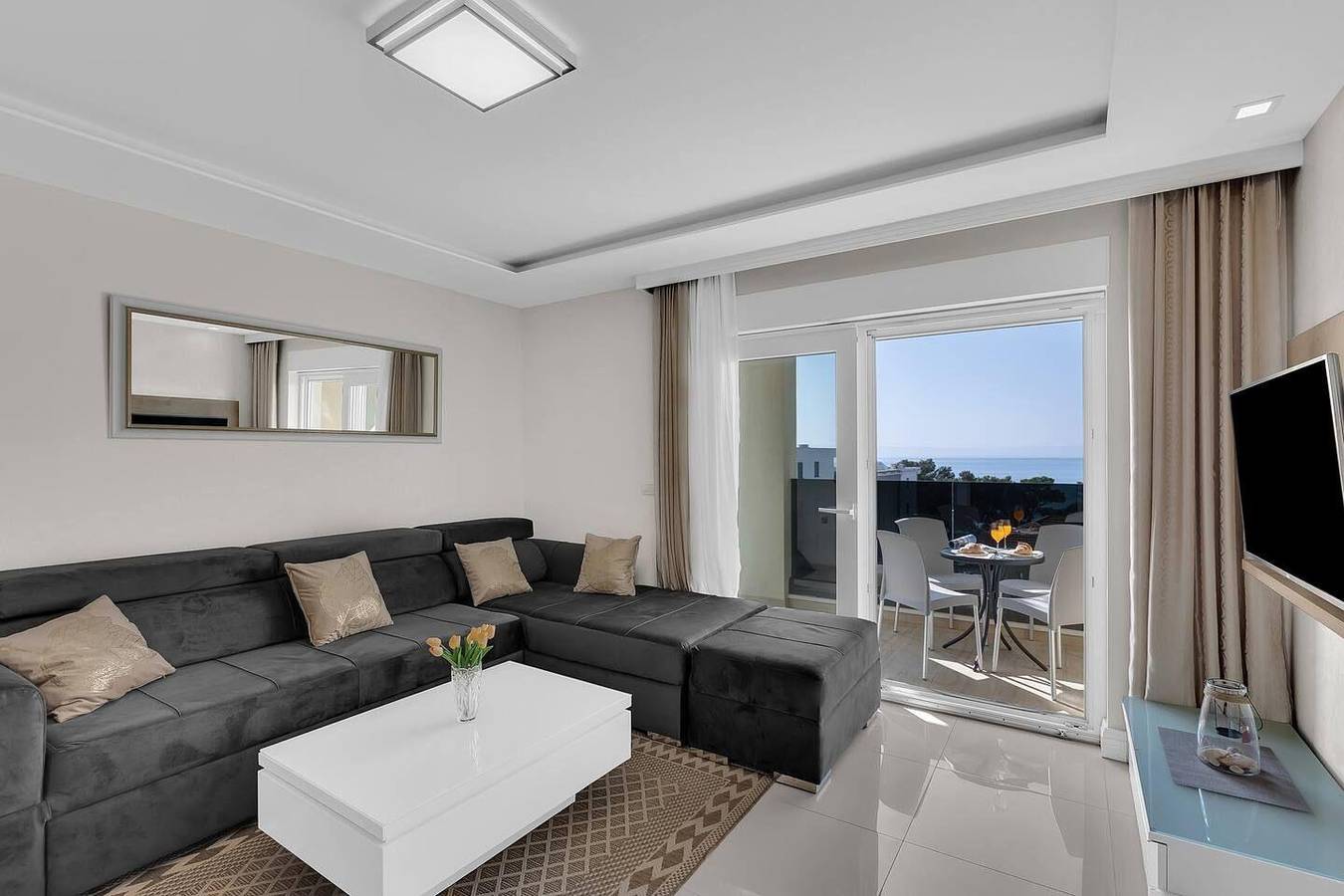 Ganze Ferienwohnung, Apartment Hrvoje - nur 50m bis zum Meer in Promajna, Makarska Riviera