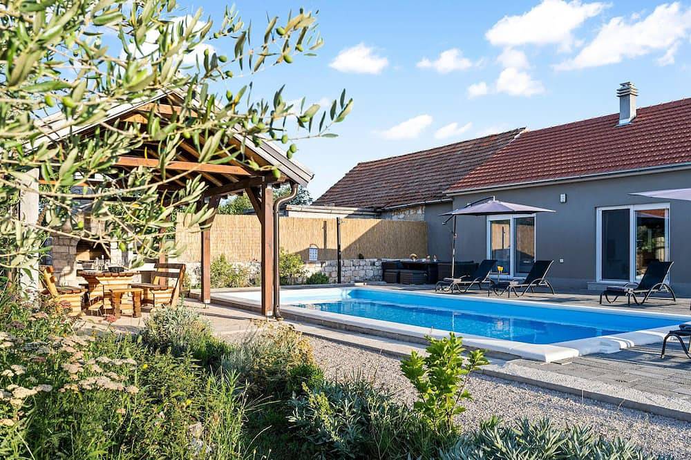 Cozy home in Drinovci in Dalmatinisches Zagora