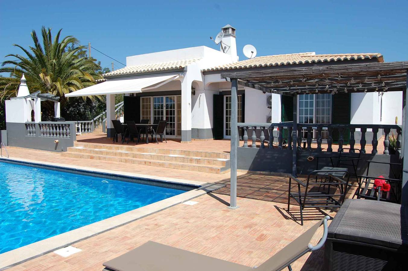 Villa mit Pool, Garten und Kamin  in Faro, Faro Distrikt