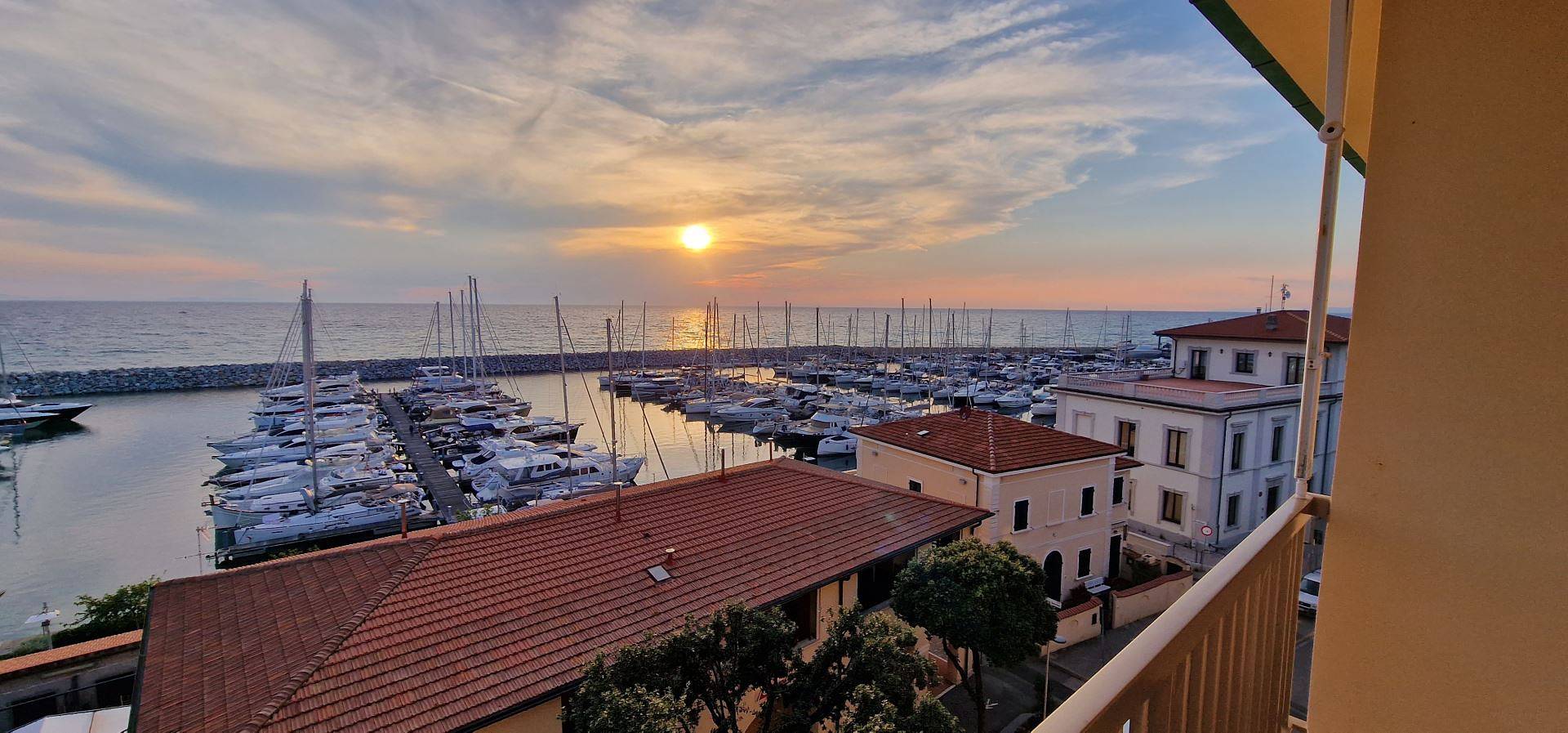 Geheel vakantieappartement, Vakantieappartement voor 4 personen met balkon in San Vincenzo, Etruskische kust