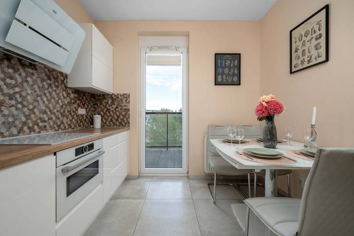 Apartamento entero, Modern Apartment with Parking | Balcony with a River View | City Center in Breslavia, Lower Silesia