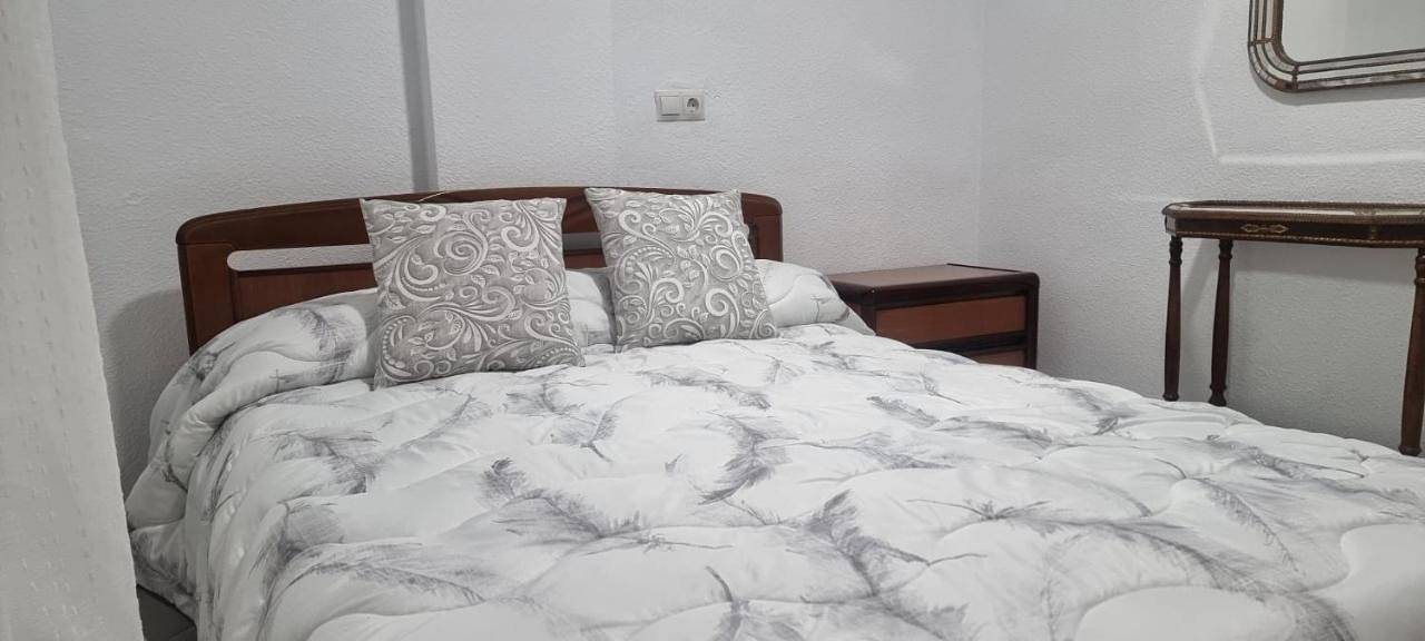 Apartamento vacacional entero, Habitacion Matrimonio a 100 m de la Playa de Poniente in Benidorm, Costa Blanca