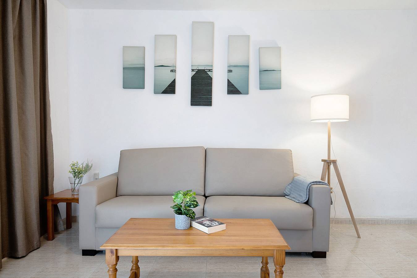 Entire apartment, Holiday Apartment “Callao Beach 5” with Mountain View, Terrace & Wi-Fi in Punta de las Mujeres, Haría