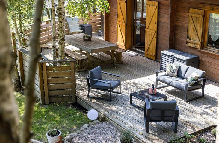 Chalet pour 6 personnes, avec piscine et jacuzzi ainsi que terrasse et jardin