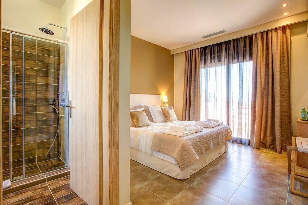 **New For 2016** Exclusive and private villa with pool in Lassi, Argostoli