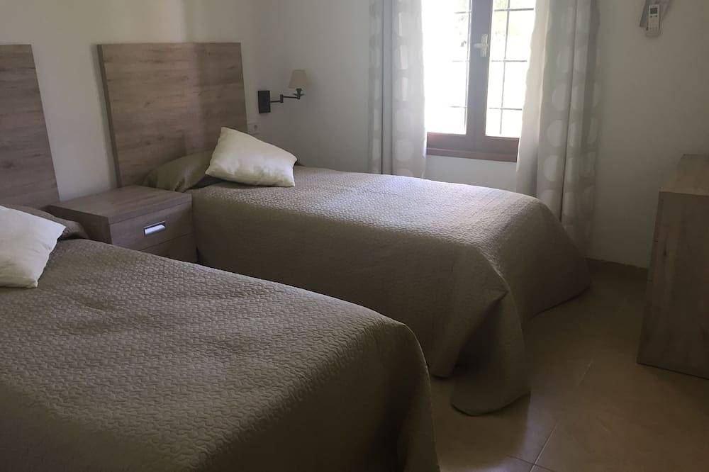 Los Molinos, La Manga Club. Recién reformado 2 habitaciones 2 baños Villa duerme 5 in Mar Menor, Costa Cálida