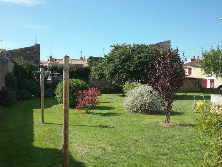 Gîte pour 4 personnes, avec jardin ainsi que jacuzzi et terrasse à La Réorthe - 3