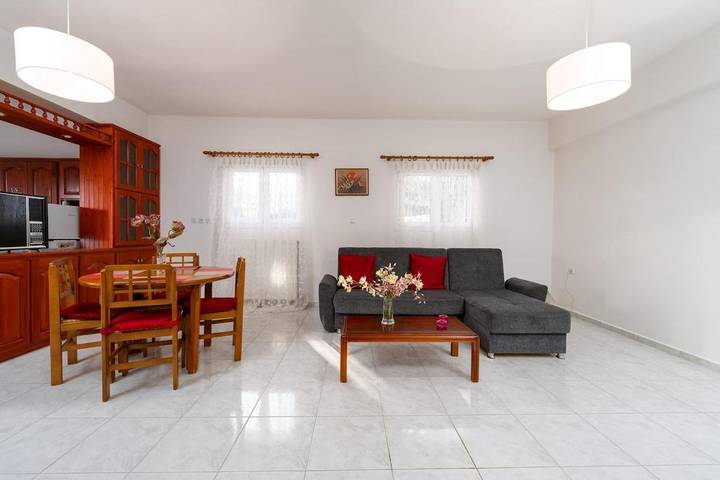 Gîte pour 4 personnes, avec Jardin dans Selianitika