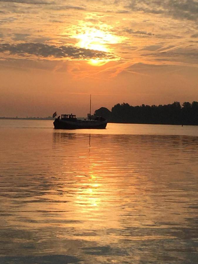 Bateau pour 4 personnes, avec terrasse et vue sur le lac dans Monnickendam - 2