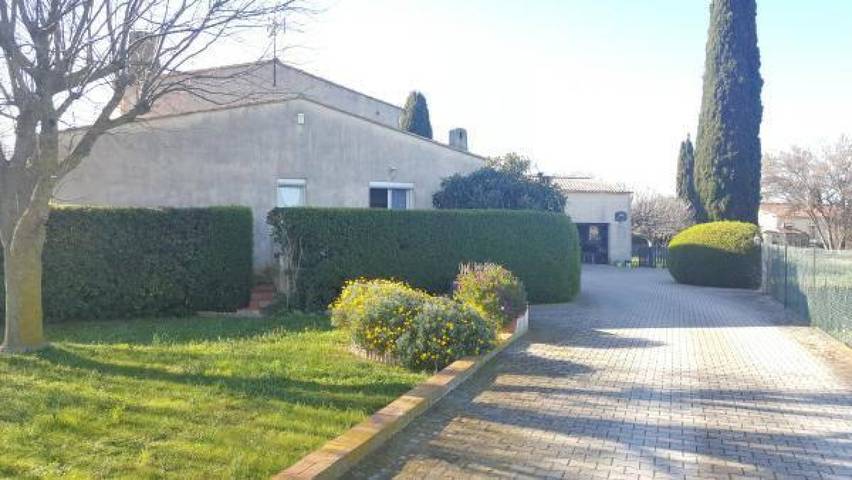 Gîte pour 4 personnes, avec piscine ainsi que terrasse et jardin, animaux acceptés dans l' Hérault - 2