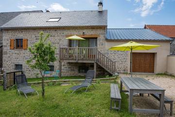 Gîte pour 6 personnes, avec terrasse et jardin dans Lozère