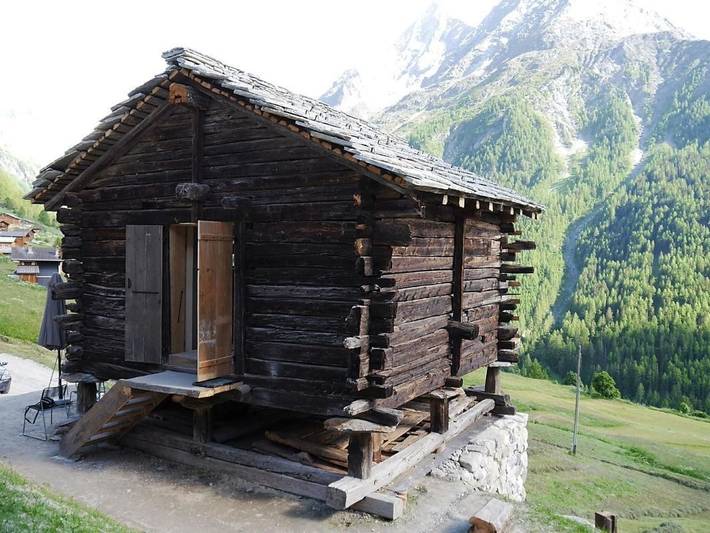 Ferienhaus für 2 Personen, mit Balkon und Whirlpool sowie Terrasse und Ausblick in Evolène