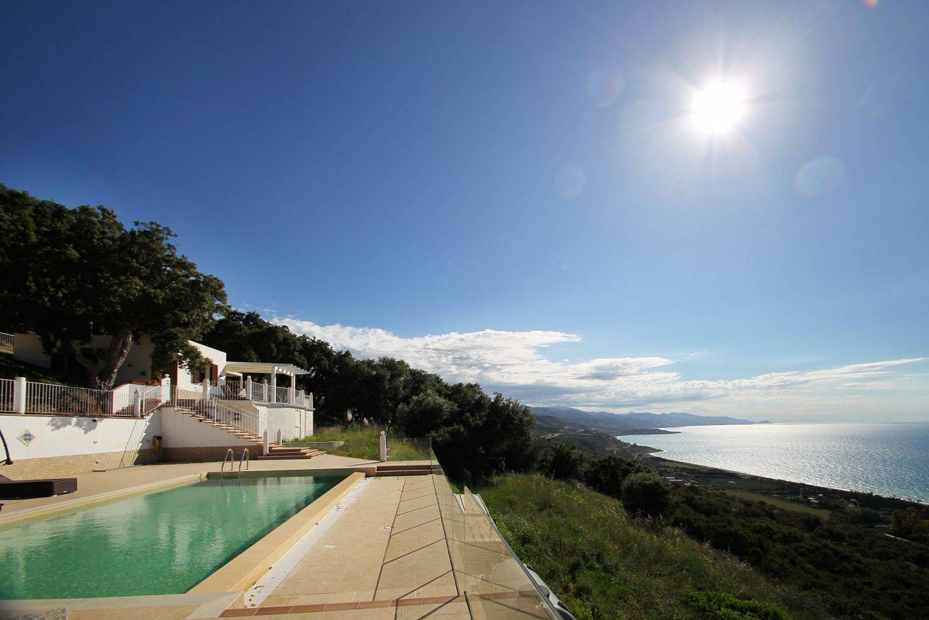 Apartamento inteiro, Villa Dammuso – Exclusive Villa with Infinity Pool and Sea View in Caronia, Messina (província)