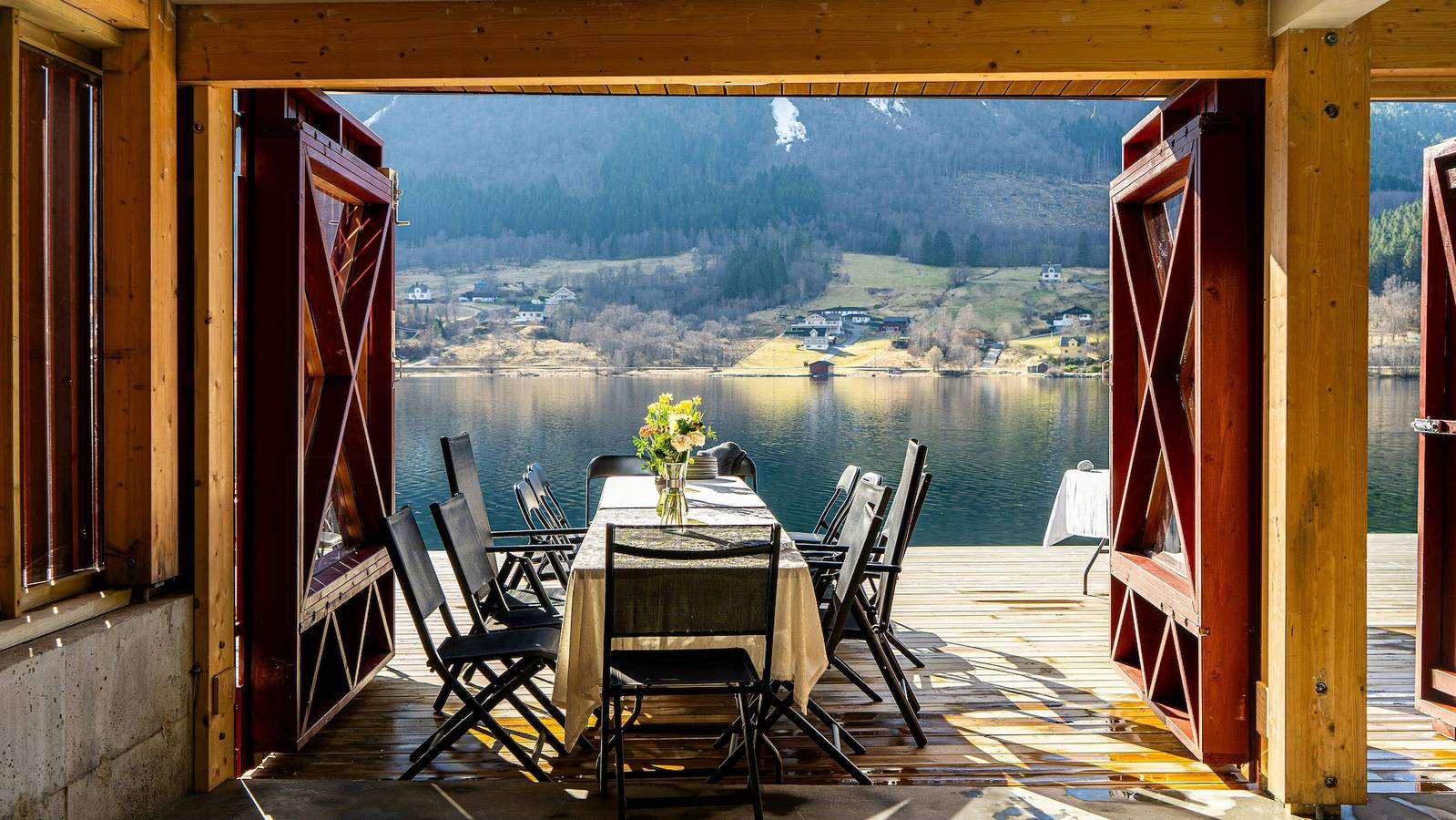 Hütten am Meer mit Panoramablick und Zugang zu den Bergen in Sykkylven