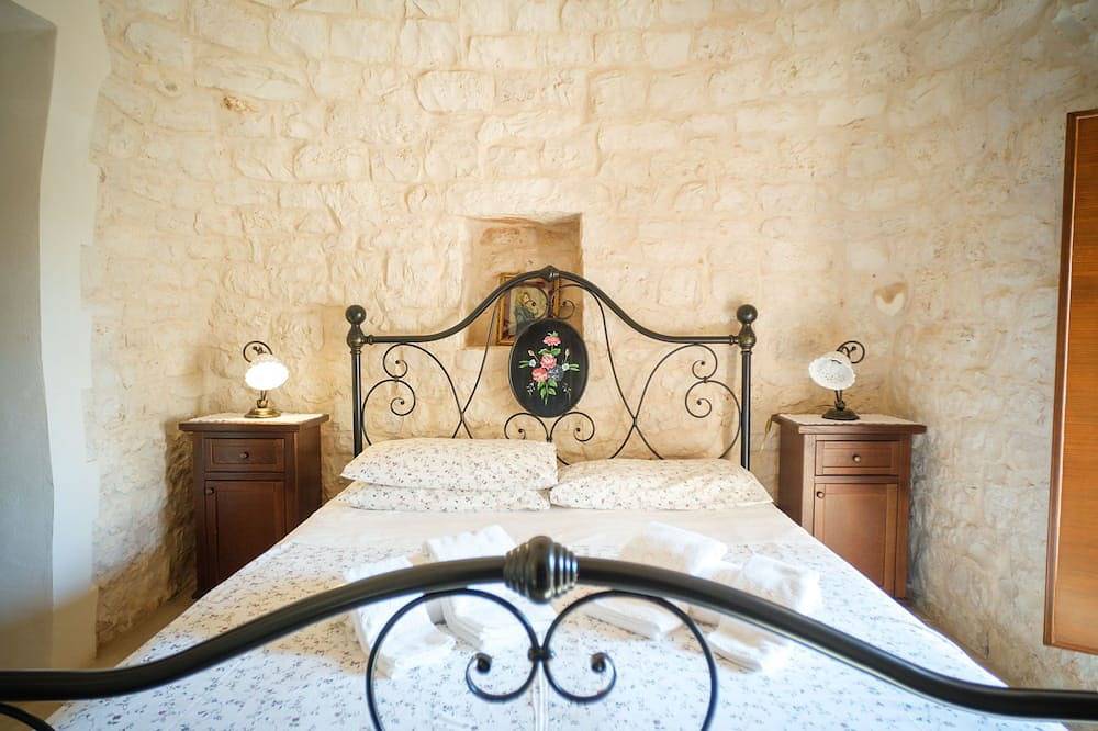 Trullo In Villetta Privata,  Piscina , Giardino, Ulivi Secolari, Wi-Fi, Barbecue in La Pergola, Provincia di Bari