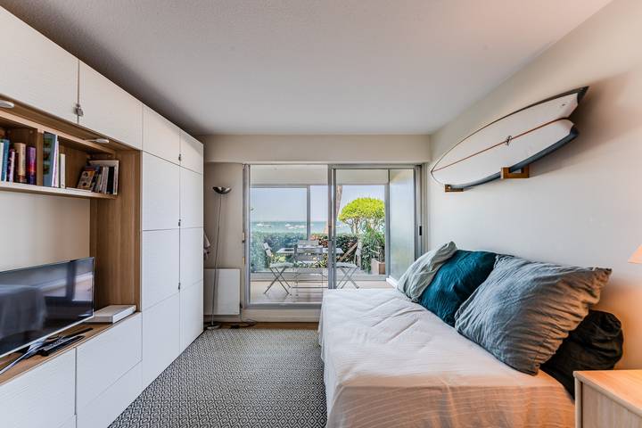 Entire studio, Studio Sea View Apartment – Direct Beach Access, Private Terrace, Wi-Fi in Arcachon, Arcachon region