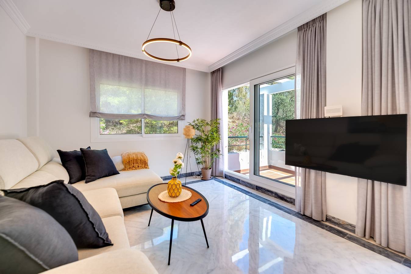 Apartamento entero, Apartamento 'Señorio De Gonzaga In Marbella' con piscina compartida, Wi-Fi y aire acondicionado. in Nueva Andalucia Golf Valley, Marbella