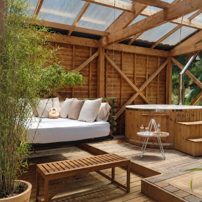 Camping pour 2 personnes, avec Terrasse et Jacuzzi ainsi que Jardin et Piscine