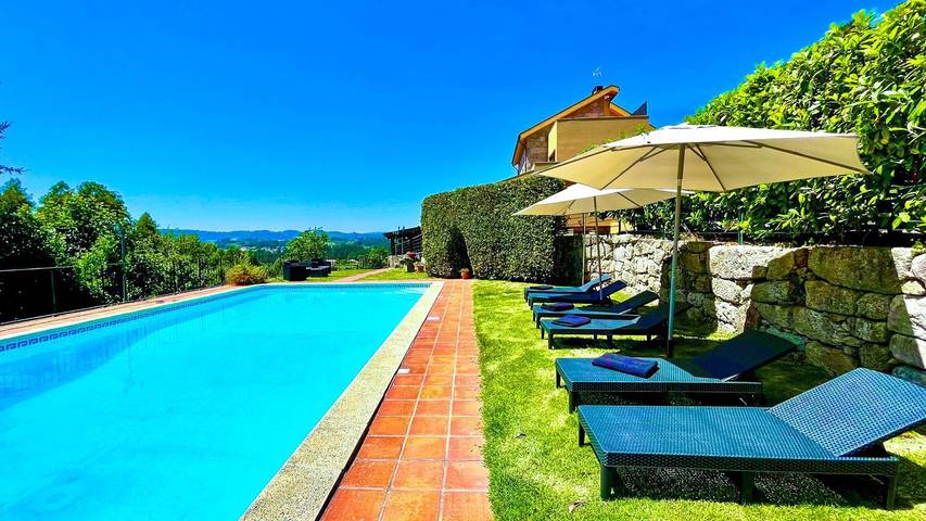 Location de vacances pour 16 personnes, avec terrasse et jardin à Penafiel