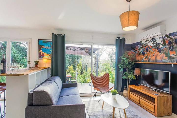 Location de vacances pour 4 personnes, avec jacuzzi ainsi que terrasse et jardin, animaux acceptés à La Valette-du-Var - 3