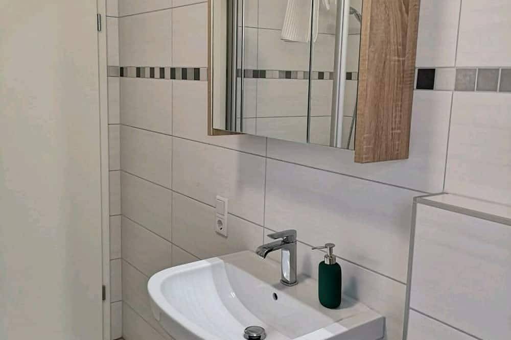 Ganze Wohnung, Moderne Ferienwohnung möblierte 2  Zimmer nahe Herz-Zentrum in Rehme, Bad Oeynhausen