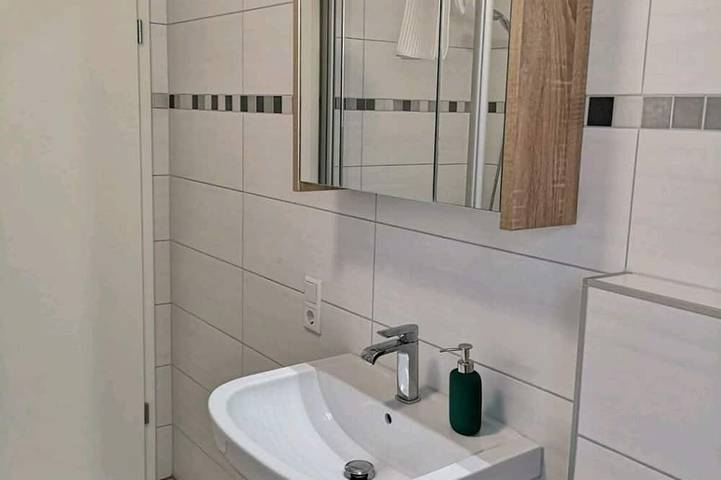 Ganze Wohnung, Moderne Ferienwohnung möblierte 2  Zimmer nahe Herz-Zentrum in Rehme, Bad Oeynhausen