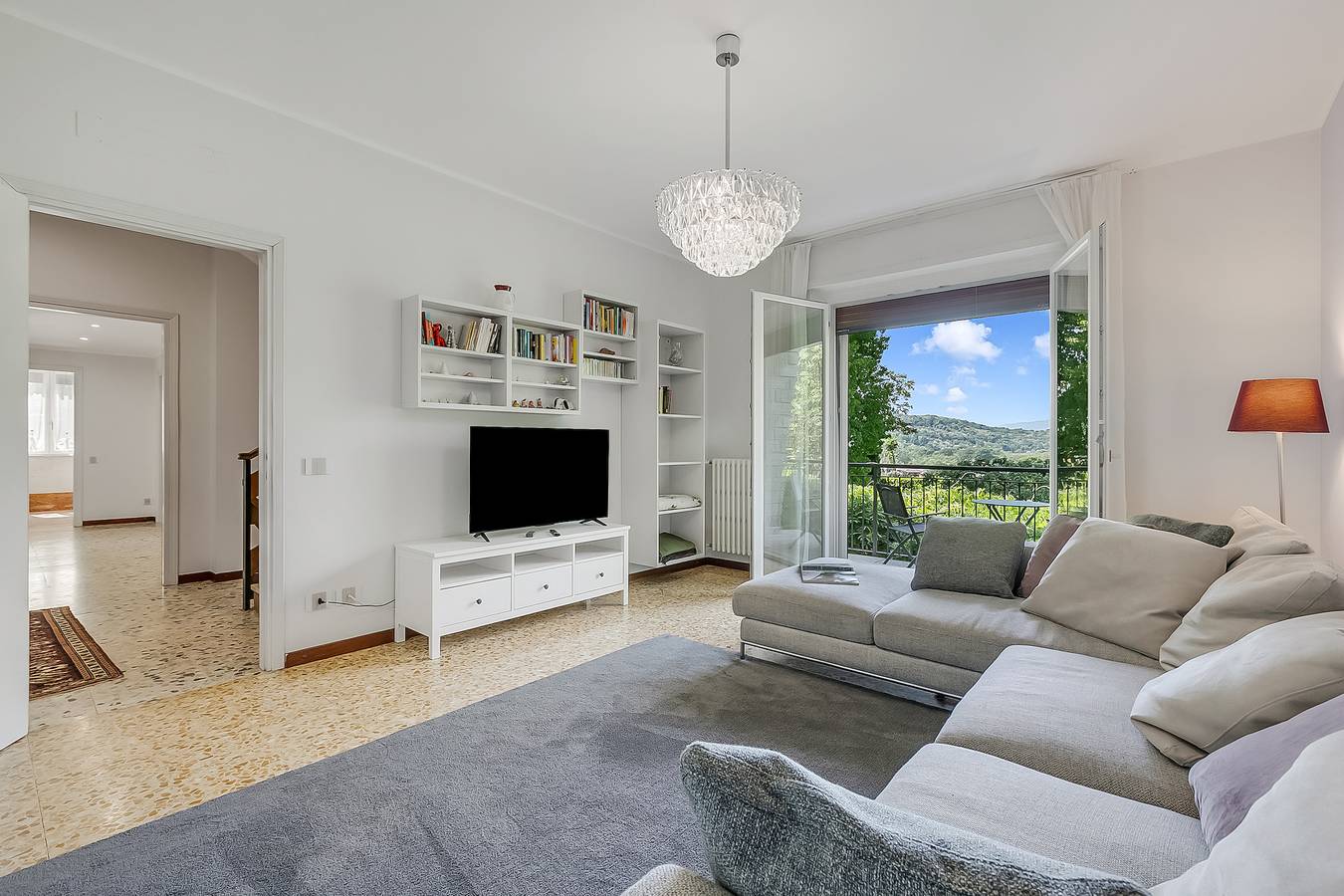 Villa Giulietta: Private Pool & Garden near Lake Maggiore (Sleeps 9) in Gemonio, Lago Maggiore (Lombardia)