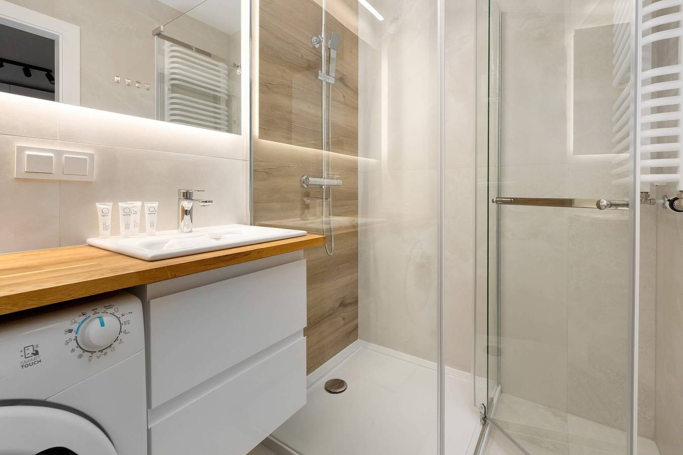 Ganze Wohnung, Comfortable Apartment with Terrace | Private Parking in Breslau, Niederschlesien