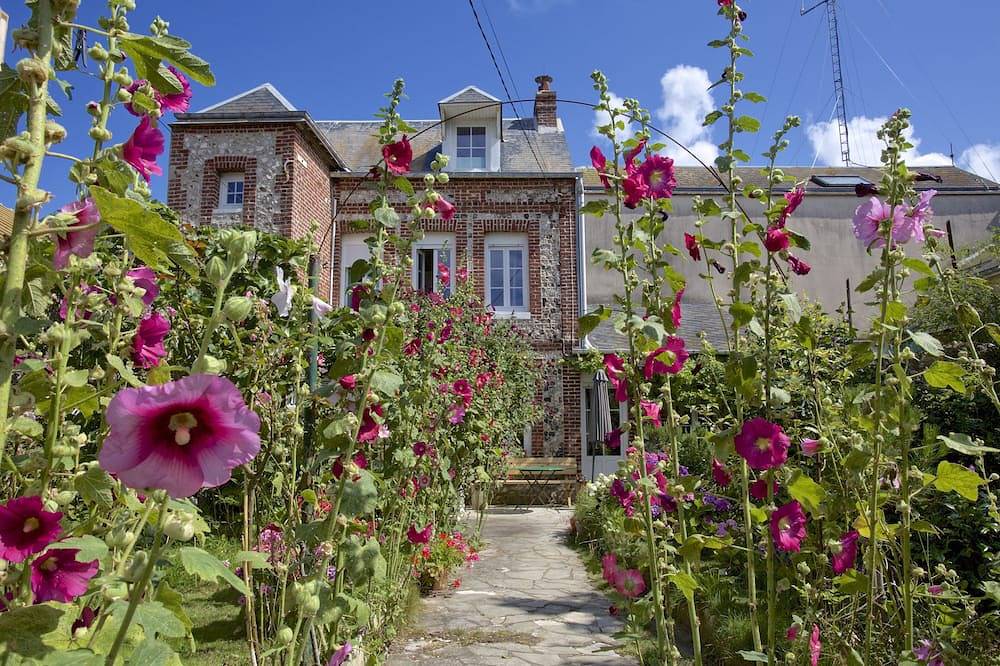 Charmantes Haus, Blumengarten, in Yport, 50 m vom Meer, 10 km von Etretat in Yport, Le Havre und Umgebung