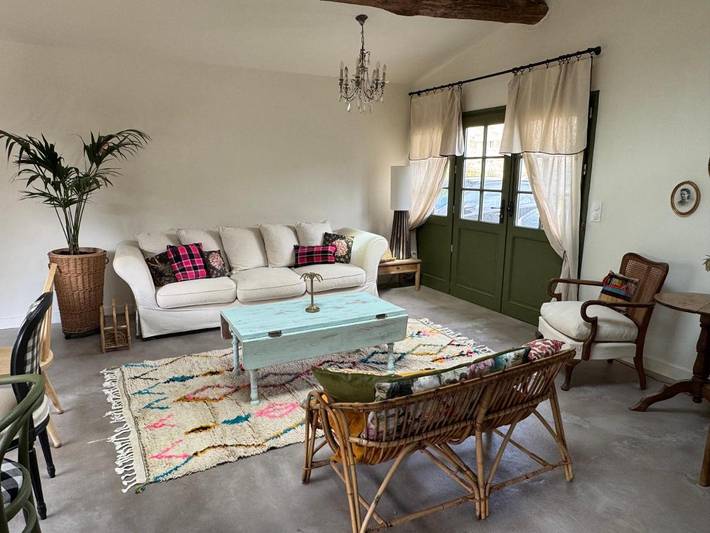 Location de vacances pour 8 personnes, avec Terrasse ainsi que Jardin et Vue à Cabara