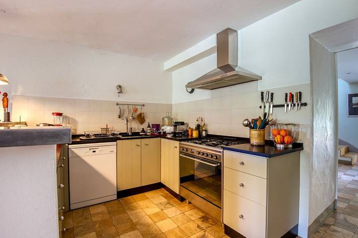 Location de vacances pour 10 personnes, avec terrasse et jardin, animaux acceptés à Les Baux-de-Provence - 4