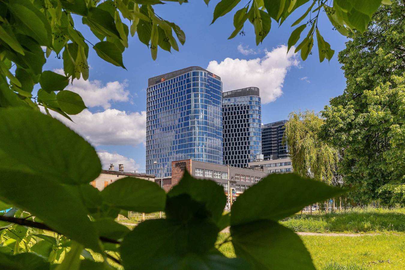 Ganze Wohnung, Modern Apartment with a Balcony | Parking | Workspace in Kattowitz, Schlesien