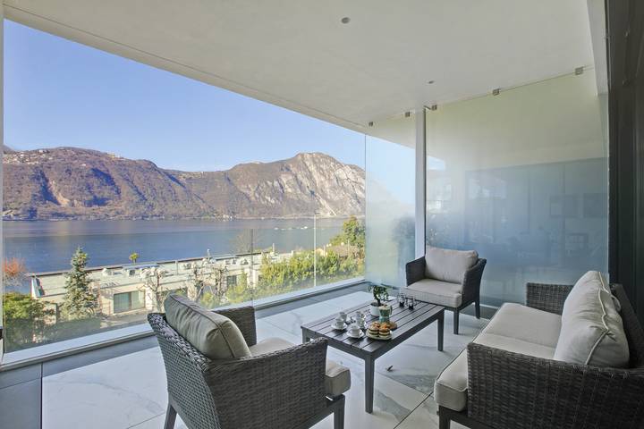 Ferienwohnung für 4 Personen, mit Terrasse und Seeblick in Bissone