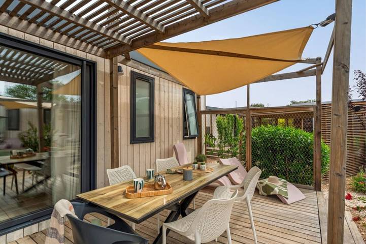 Location de vacances pour 4 personnes, avec piscine ainsi que terrasse et jardin, adapté aux familles à Portiragnes