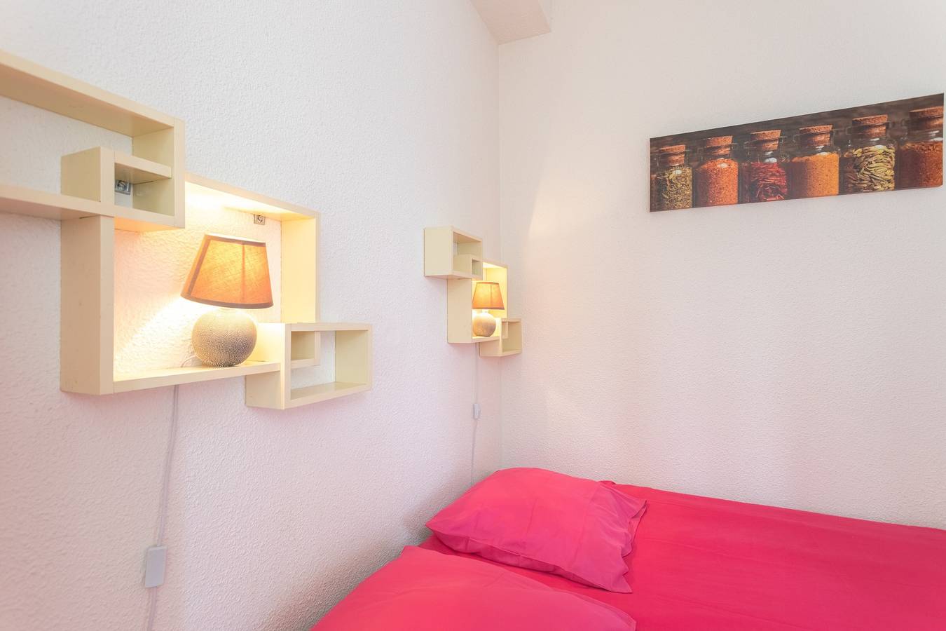 Entire apartment, Apartment with Garden and Terrace in Lourdes, Sleeps 2, Quiet and Well-Equipped in Lourdes, Hautes-Pyrénées