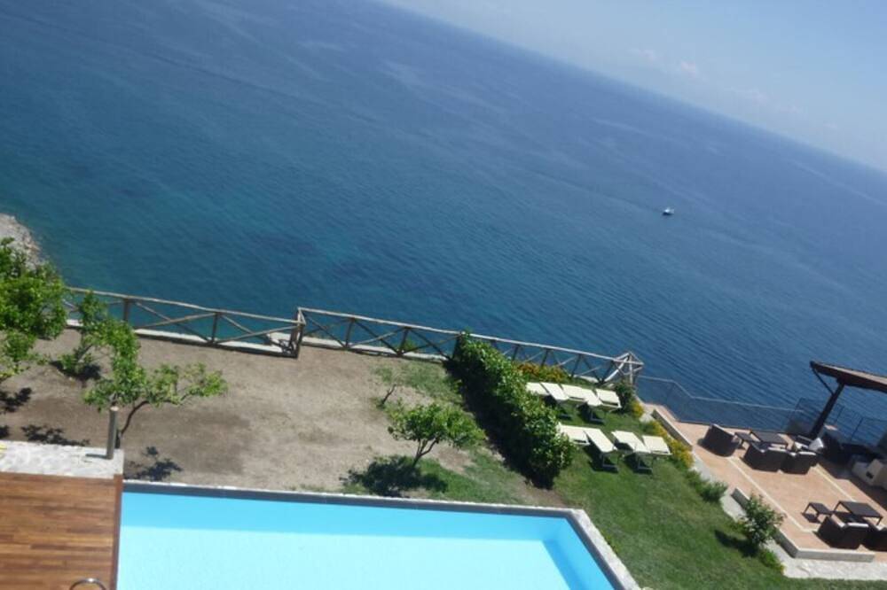Villa for 22 People in Amalfi, Amalfi Coast