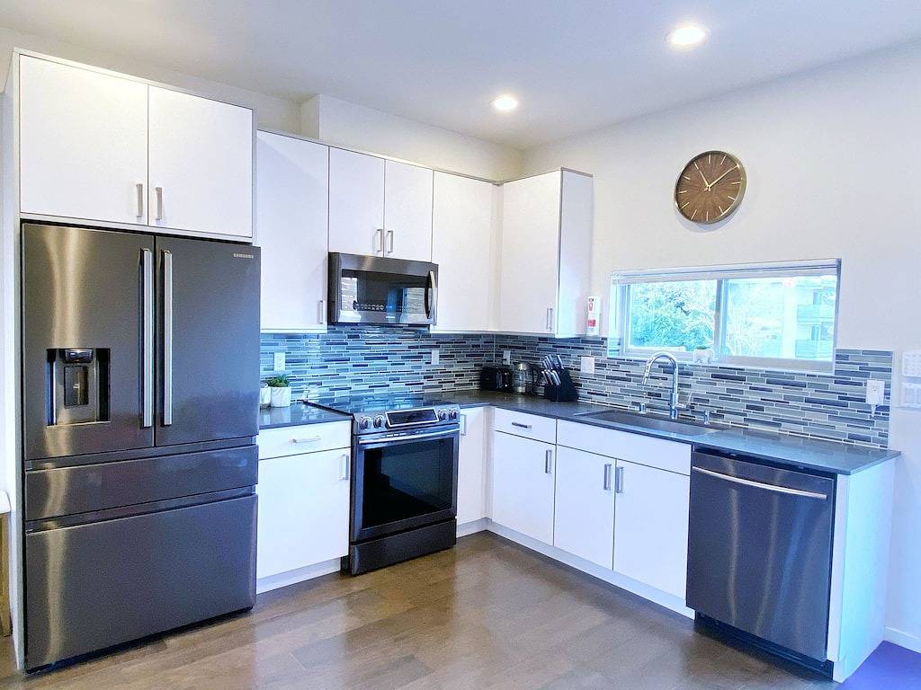 Spacious & Elegant Seattle Gem Private Rooftop Retreat in West Seattle, Seattle