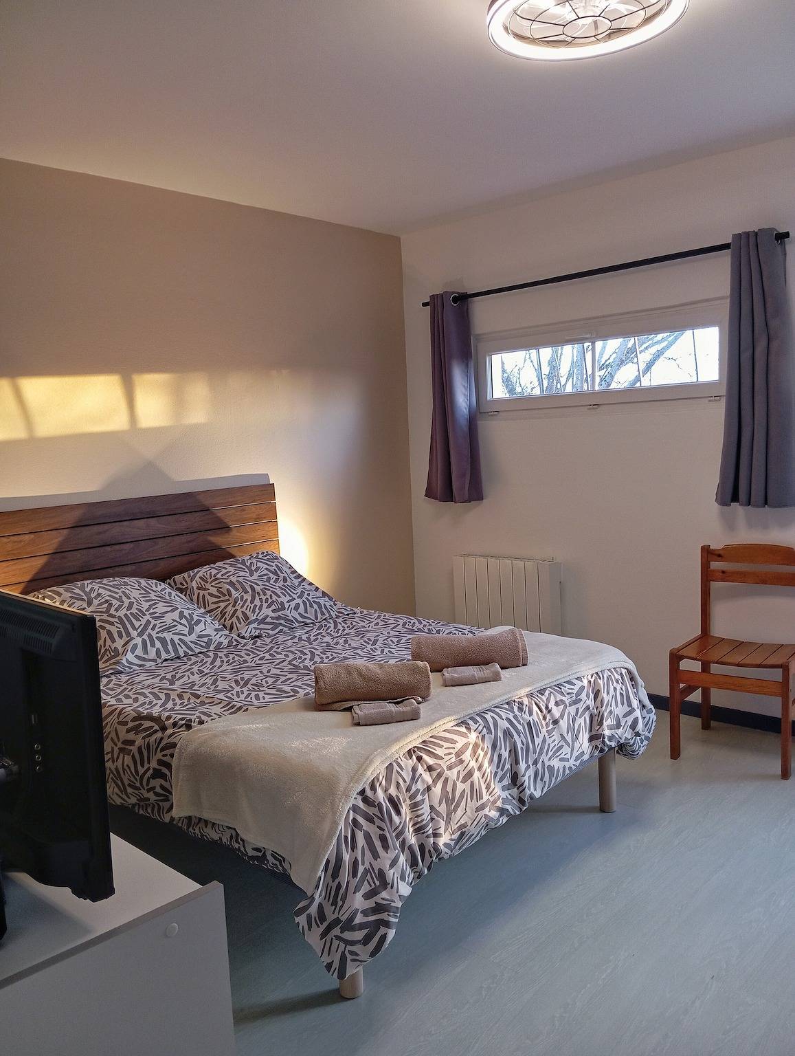 Maison de vacances 'Bricabroc' avec piscine partagée, terrasse privée et Wi-Fi in Broc, Vallée de la Loire